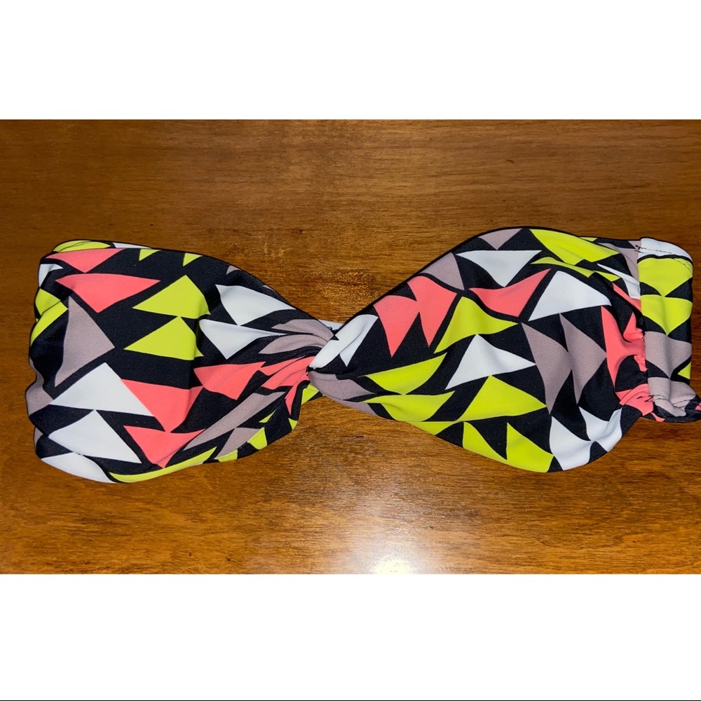 Target strapless bikini top with triangle pattern